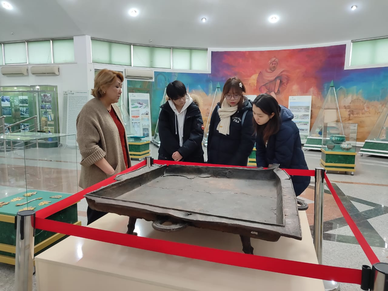 Студенты музееведы из Китая посетили музей